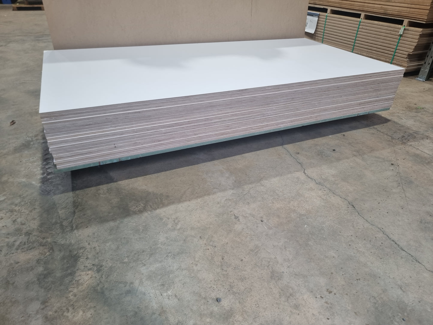 16mm White Melamine Plywood 2440x1220x16mm